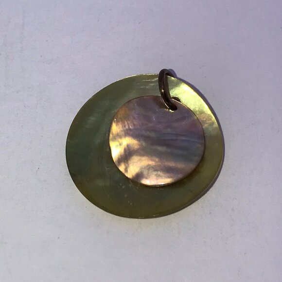 Yellow Round Black Lip Shell Pendant - Picture 1 of 9